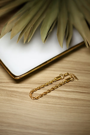 Gold Twisted Chain Bracelet
